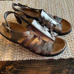 Clark’s Bendables sandals, size 8, bronze color, comfort, straps, casual, GUC